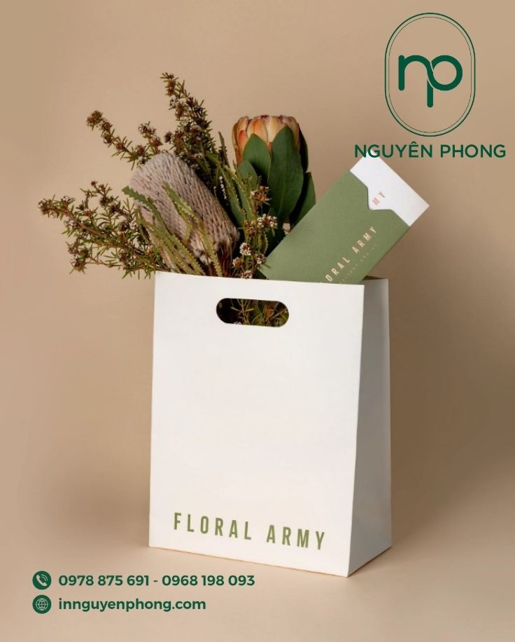 Mẫu túi giấy đựng hoa sang xịn 